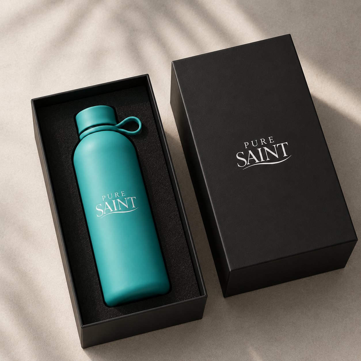 Pure Saint Ocean Jade 500-ml-Trinkflasche aus einer weiteren Perspektive